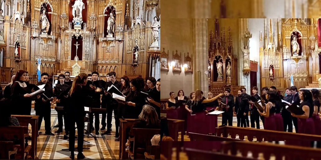 Fotografía del Coro de la Compañía Coral Córdoba en la iglesia del Carmen.